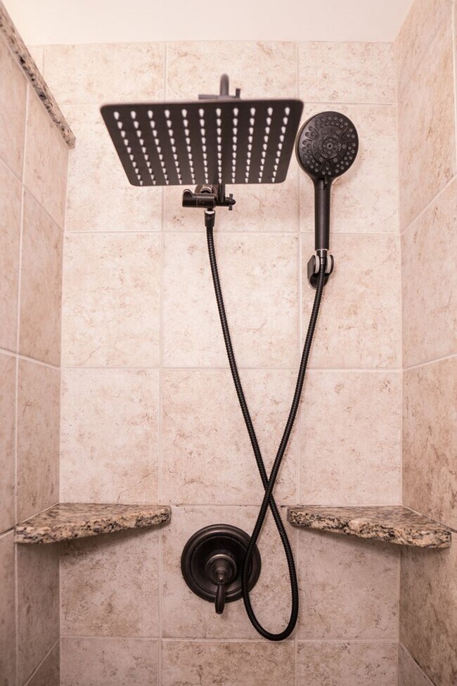 Building Photo - Three Bedroom Home in Hearthstone Lakes Co...