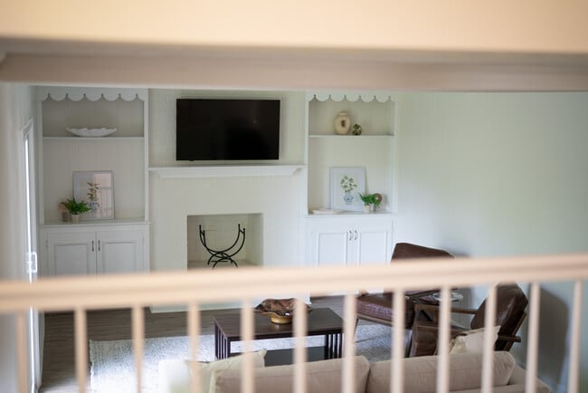 Building Photo - 411 Bromwell Dr