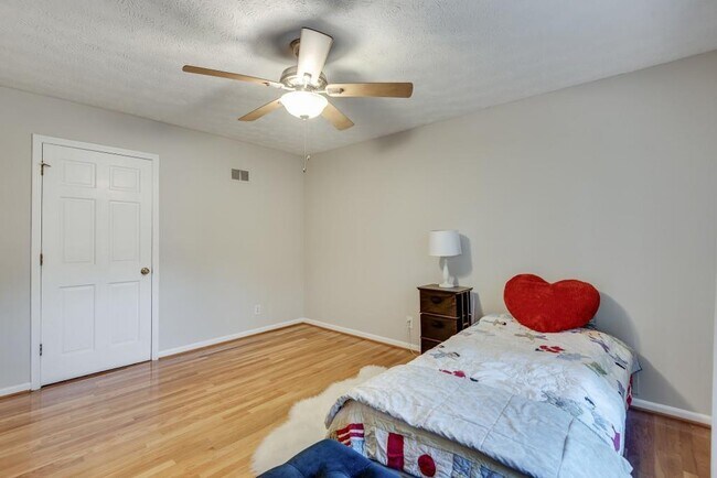 Building Photo - 2663 Rangewood Dr NE