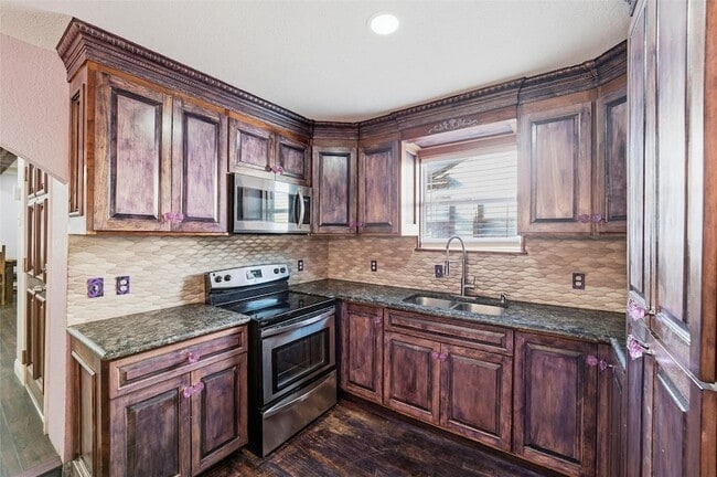 Building Photo - 2734 Fordham Rd