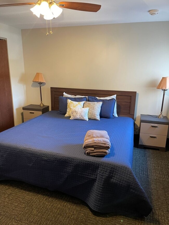 Building Photo - Beautiful Downtown Condo!