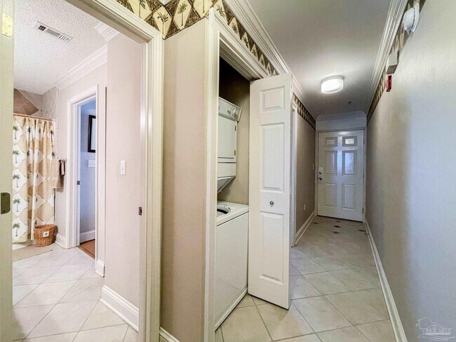 Building Photo - 13500 Sandy Key Dr