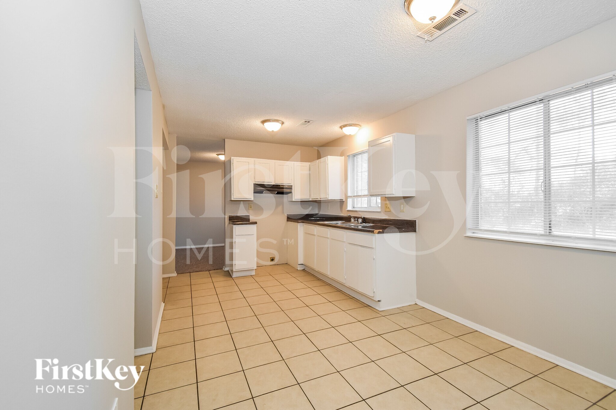 Building Photo - 2818 Ravenwood Dr