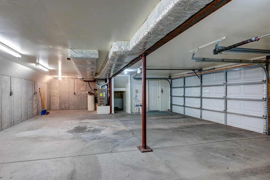 Building Photo - 1852 N Wedgewood Ln