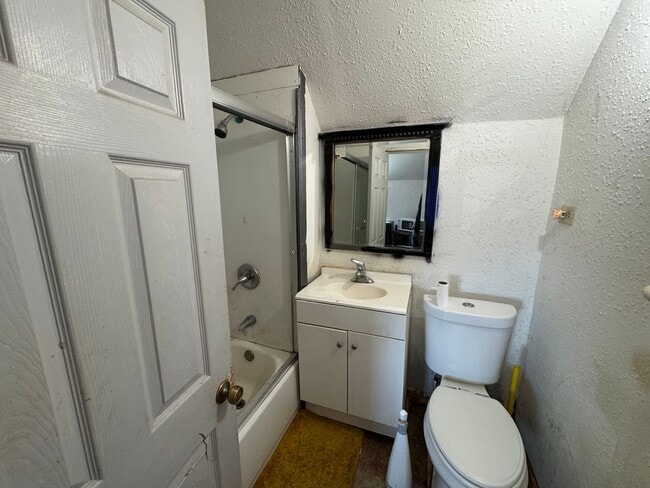 Building Photo - New Moon - 1314 S 2nd- 4 units