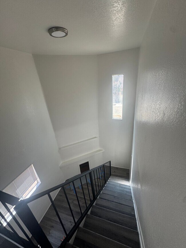 Building Photo - 4 Bed 2 Bath Home for Rent