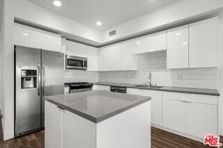 Building Photo - 1215 S Bedford Dr