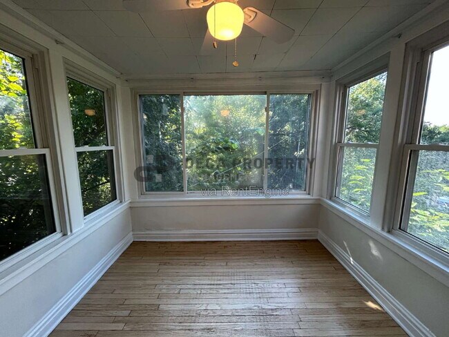 Building Photo - 1252 Moorlands Dr