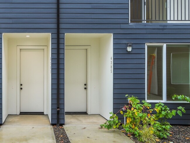 Building Photo - Vancouver Townhouses