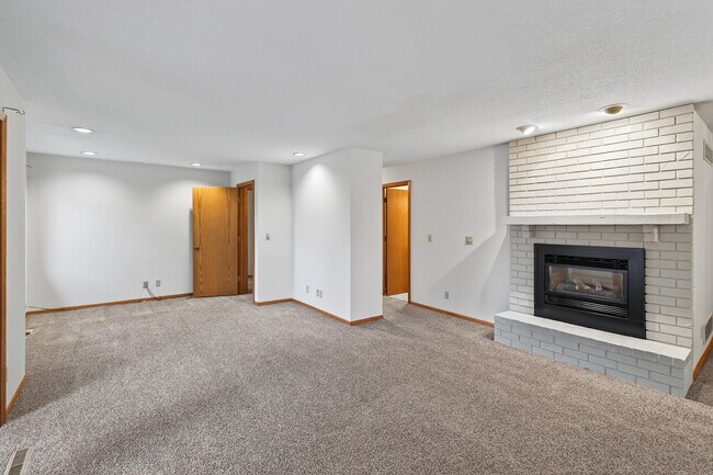 Building Photo - 14388 Fairway Dr