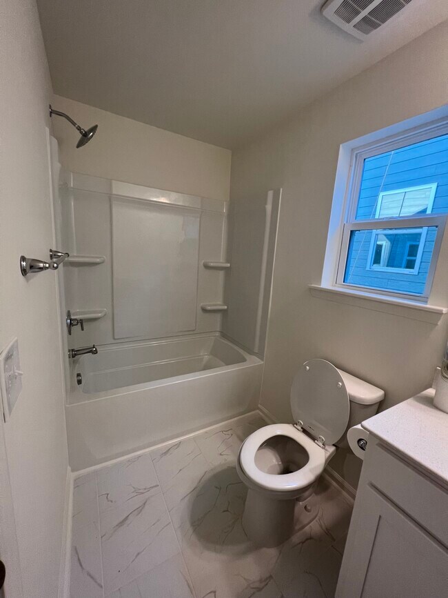 Building Photo - 400 Hacksaw Trl