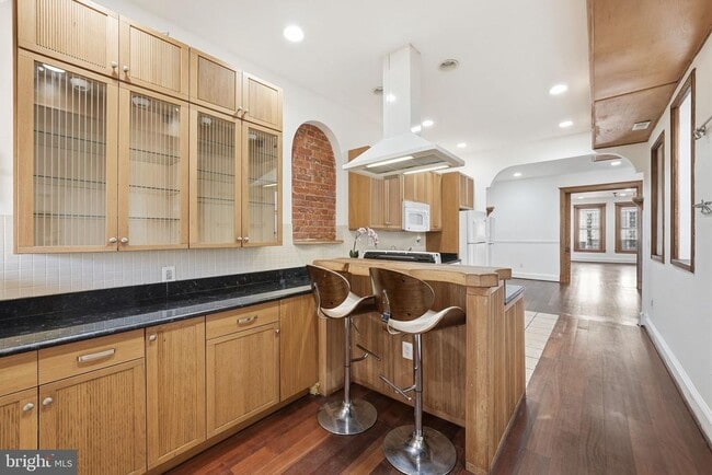 Building Photo - 1116 Monroe St NW