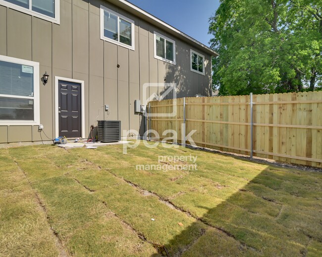 Building Photo - $1630! 3 Bed 2 1/2 Bath home in FORT WORTH! Free application through 8/10! See information in des...