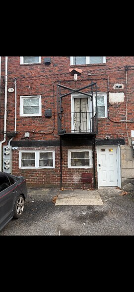 Building Photo - 107 Main St