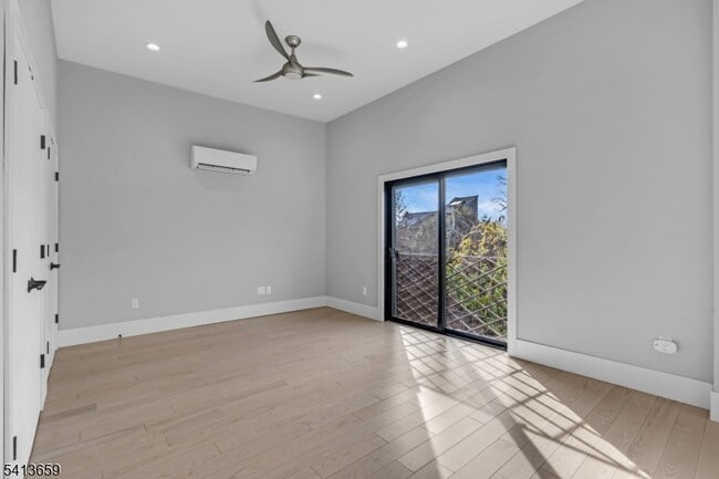 Building Photo - 10 McCready's Alley