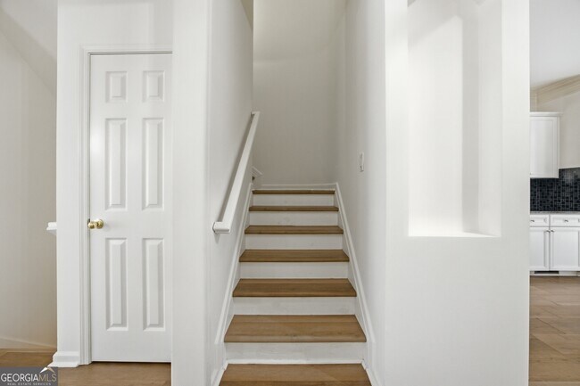 Building Photo - 10851 Alderwood Cove