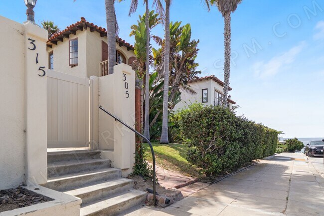 Building Photo - STUNNING 3BR Townhome with Garage, 1 BLOCK...