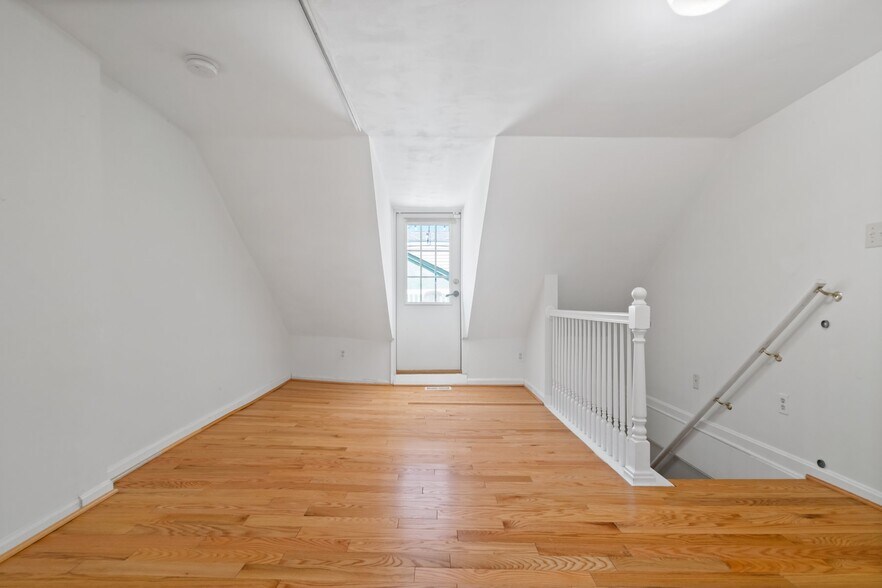 Building Photo - 805 S Hanover St