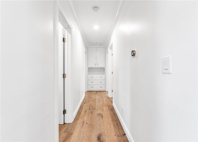 Building Photo - 1281 La Colina Dr
