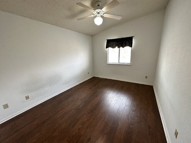 Building Photo - Available August!  Charming Townhome in Table Mountain Heights!