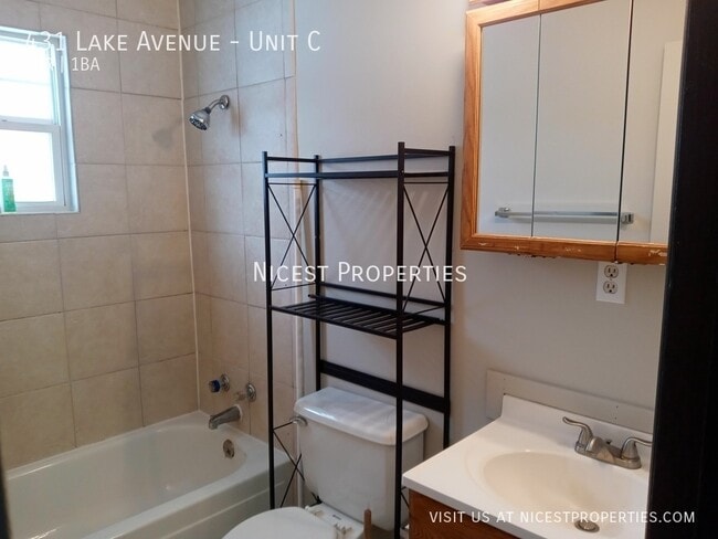 Building Photo - 431 Lake Ave