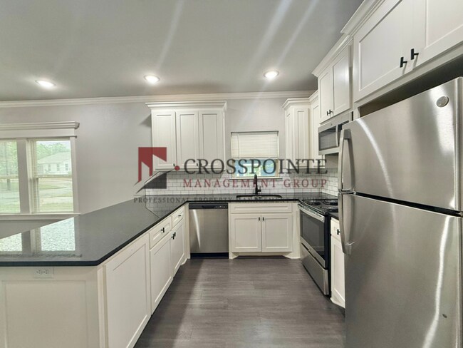 Building Photo - Tour Today! 3 Bedroom, 2 Bathroom Duplex!