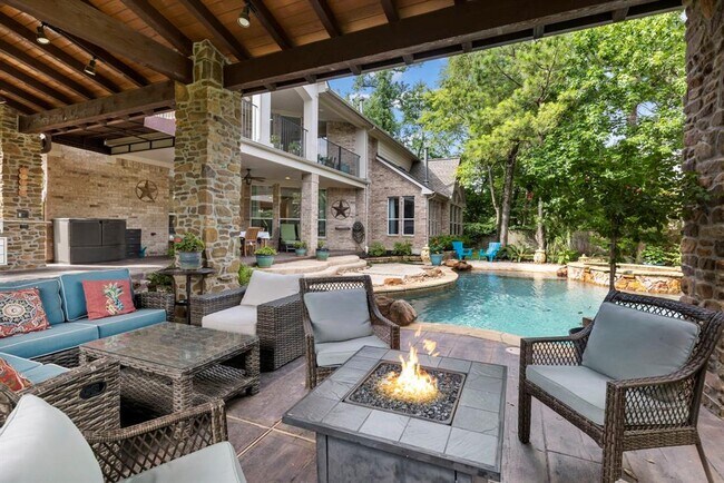 Building Photo - 99 W Hullwood Cir
