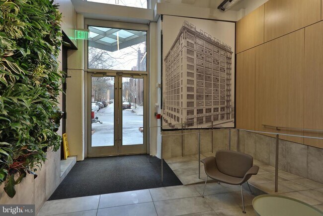 Building Photo - 2200-28 Arch St