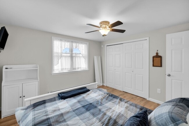 Building Photo - Fully Furnished Bright & Comfortable 1-Bedroom Cottage Available for Rent