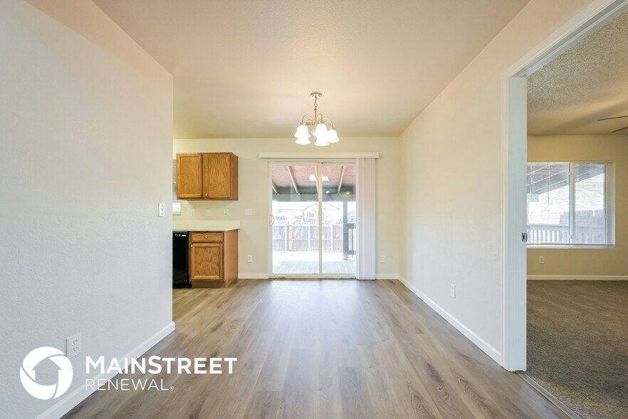 Building Photo - 5117 Kittredge St