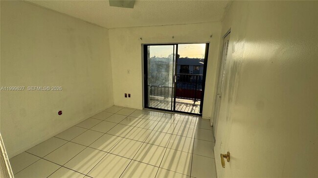 Building Photo - 2319 W 60th St