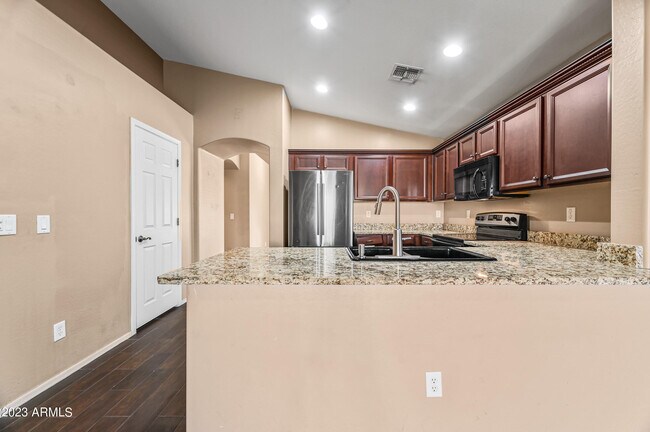 Building Photo - 41284 W Cahill Dr