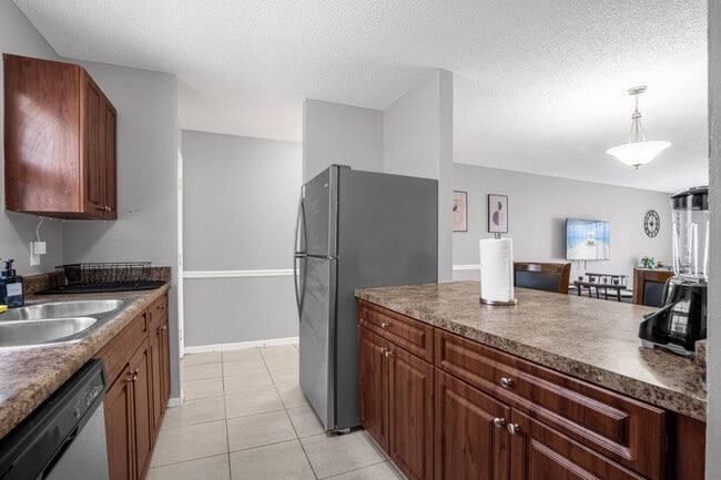 Building Photo - 13921 Heritage Club Dr