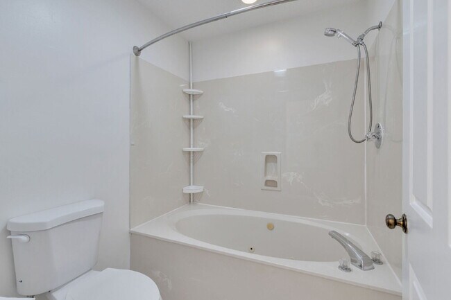 Building Photo - Welcome to Parkview Condos! This beautiful...