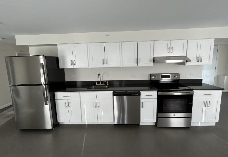 Building Photo - 32 Ashburnham Hill Rd