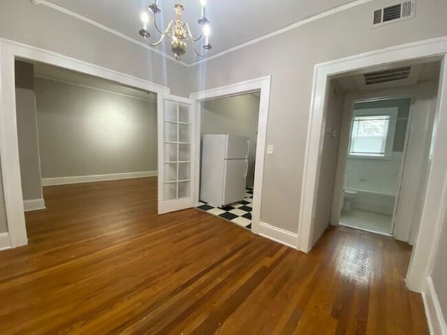 Building Photo - Experience the best of VA Highlands living! Cozy One Bedroom Apartment Available Now!