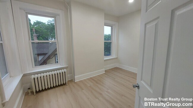 Building Photo - 4 Montrose St