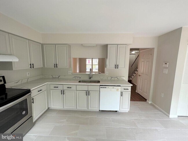 Building Photo - 7822 Brookview Ct