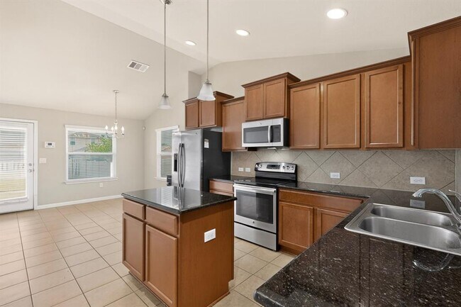 Building Photo - 18401 Friendship Hill Dr