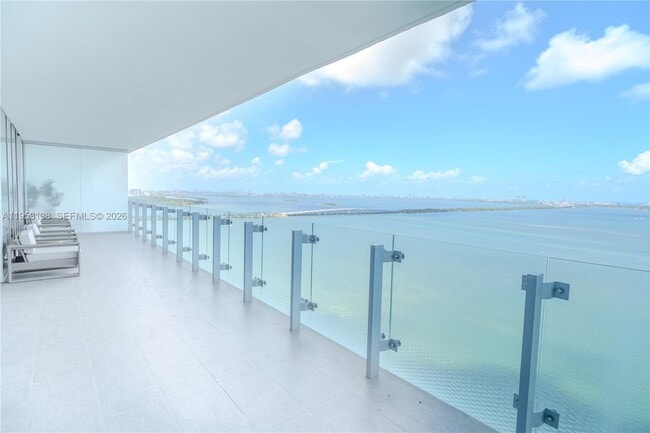 Building Photo - 700 NE 26th Terrace