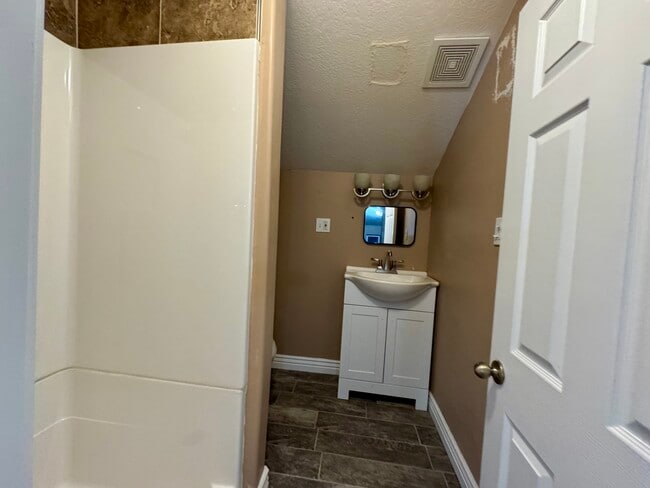 Building Photo - 781 Sherwood Dr