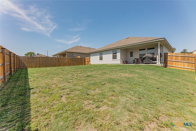 Building Photo - 2306 Aylesbury Dr