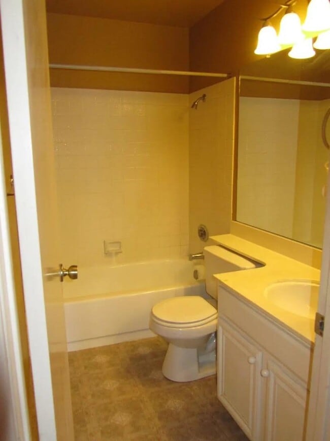 Building Photo - 3580 Birchwood Terrace