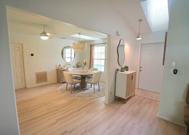 Building Photo - 12207 77th Pl N