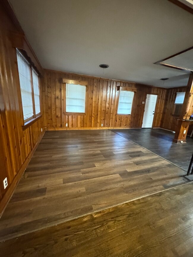 Building Photo - 628 Eastern Ave