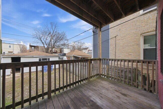 Building Photo - 4044 W Potomac Ave