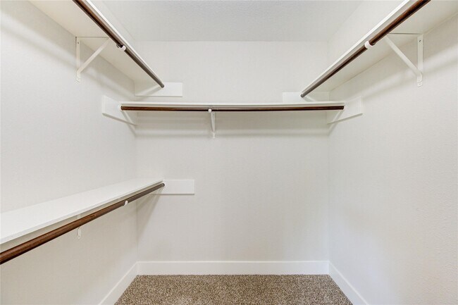 Building Photo - 328 Meadow Wood Ct