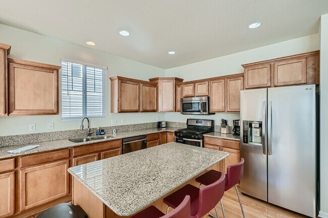 Building Photo - Furnished 4 Bedroom in Anthem Highlands