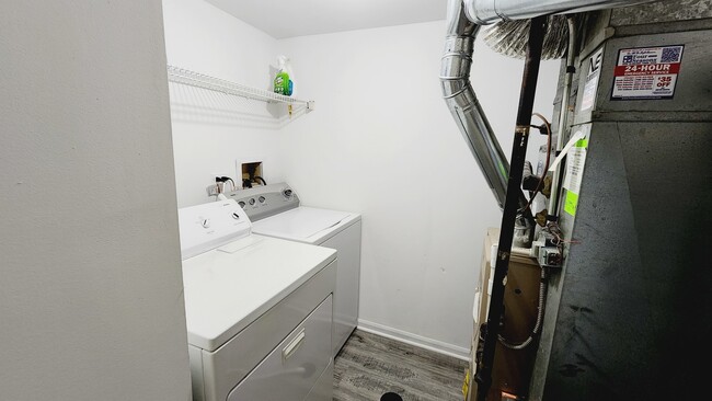 Building Photo - 725 Shady Oaks Ct