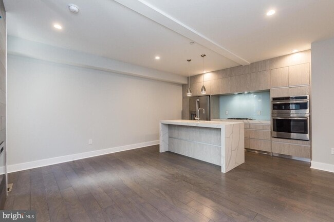 Building Photo - 1405 Frankford Ave